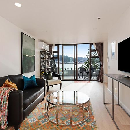 Bay Suites - 328 Oriental Parade Уелингтън Екстериор снимка