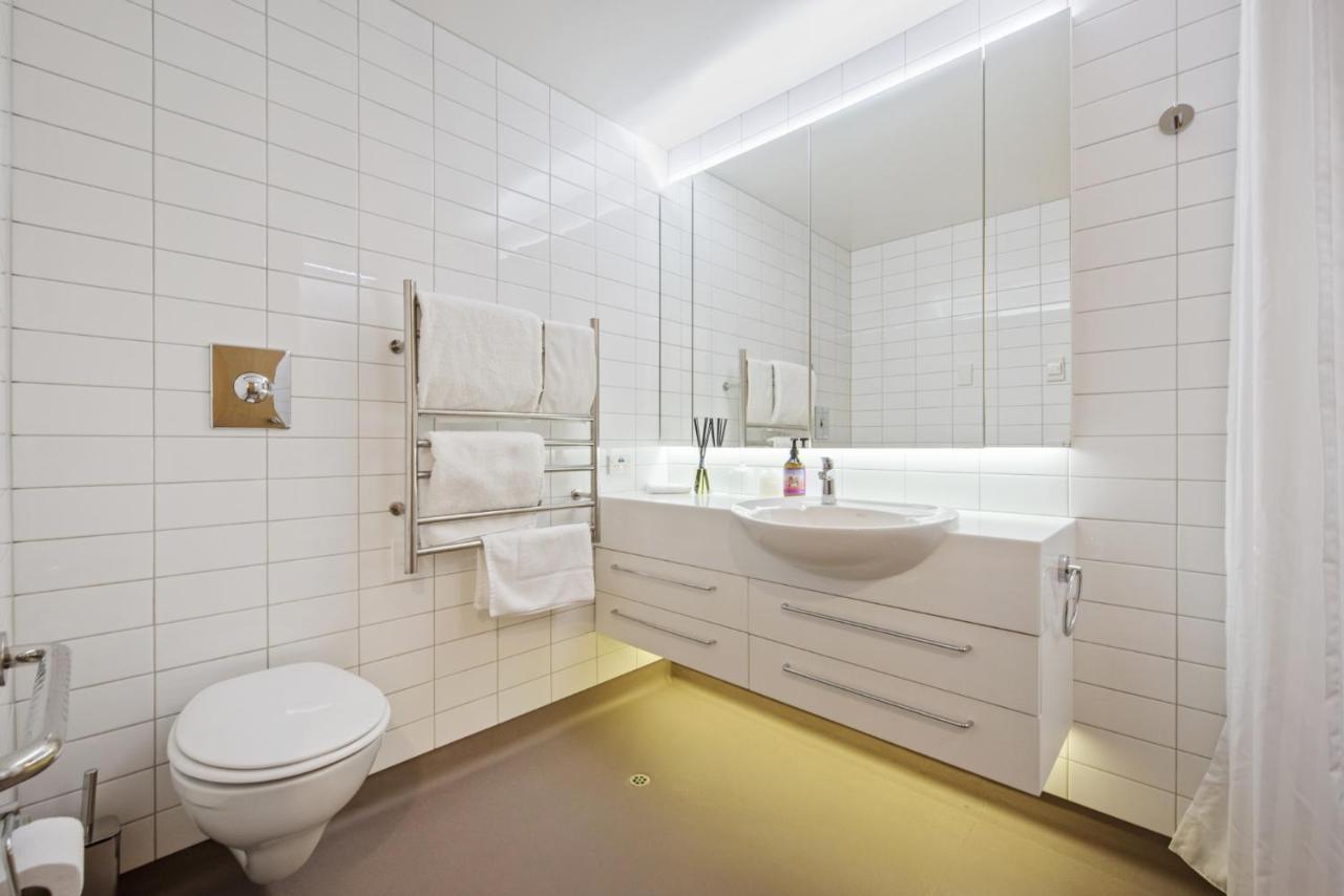 Bay Suites - 328 Oriental Parade Уелингтън Екстериор снимка