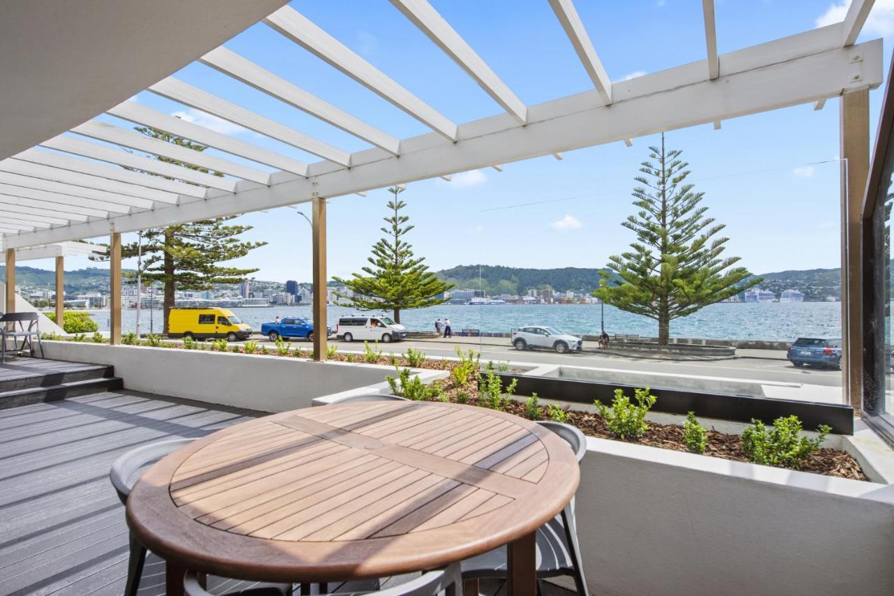 Bay Suites - 328 Oriental Parade Уелингтън Екстериор снимка