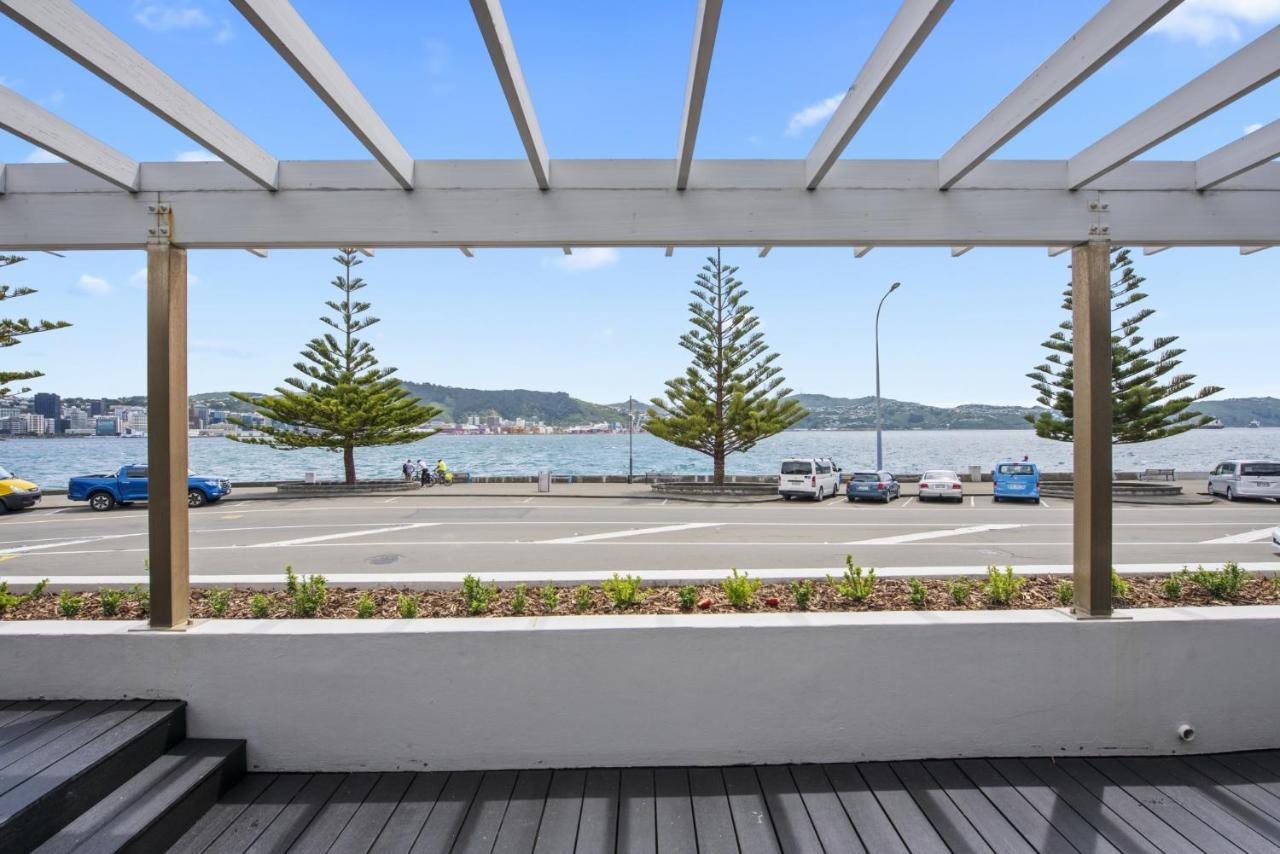 Bay Suites - 328 Oriental Parade Уелингтън Екстериор снимка