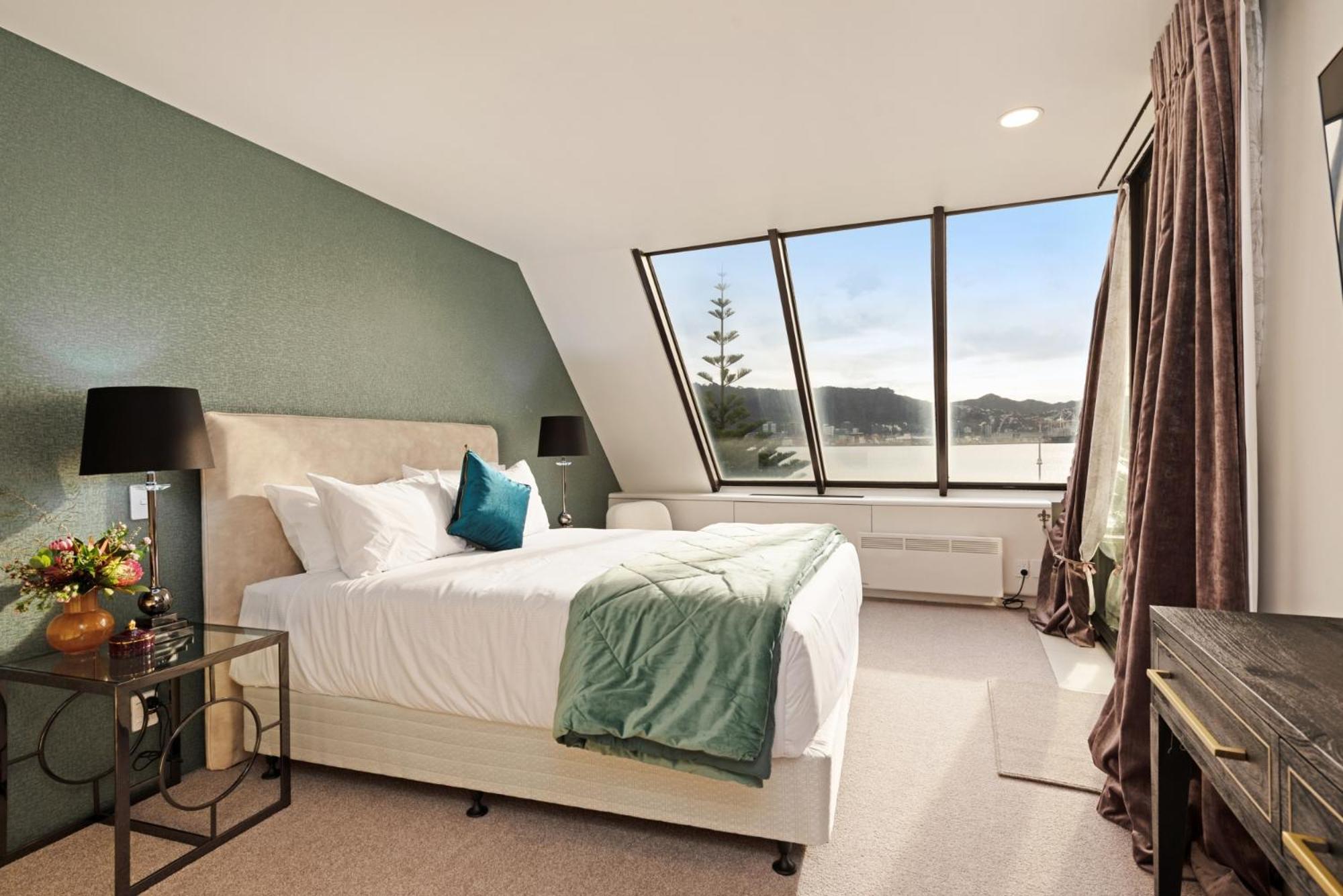 Bay Suites - 328 Oriental Parade Уелингтън Екстериор снимка